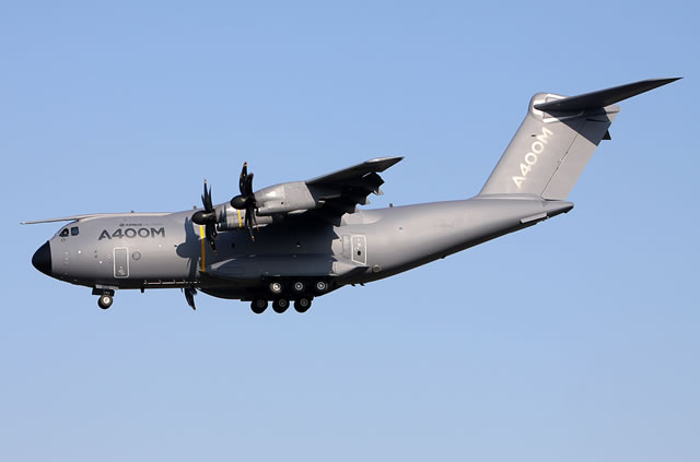 A400M-6 Pli Avion transport militaire Airbus A400M ILA 